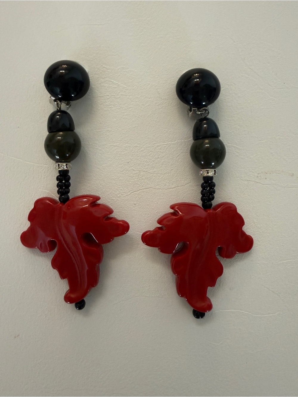 ANGELA CAPUTI Resin Leaf Drop Clip-on Earrings